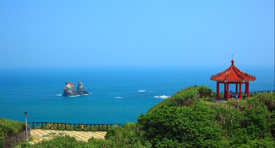 海水連天碧，金山獅頭山公園「中正亭」「燭臺雙嶼」.jpg